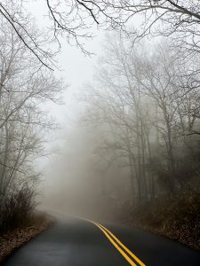 Sumussa yksin kulkeminen. Talousjohdon palvelut ja liikkeenjohdon konsultointi apunasi.